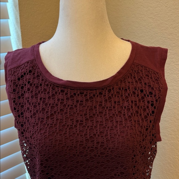 LOFT Outlet Maroon Burgundy Textured Sleeveless Tank Top Woman's Medium - Picture 3 of 13